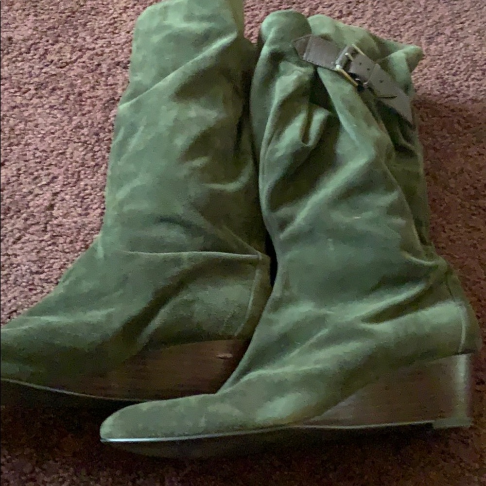 BNWOT.... Nine West Winter green-mid calf boots.